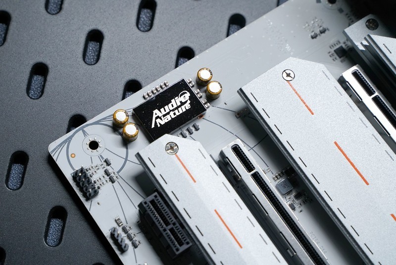 R9 9950X3D好座驾 七彩虹CVN X870 ARK FROZEN V14评测