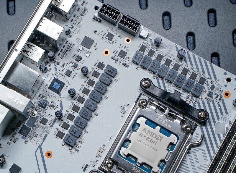 R9 9950X3D好座驾 七彩虹CVN X870 ARK FROZEN V14评测