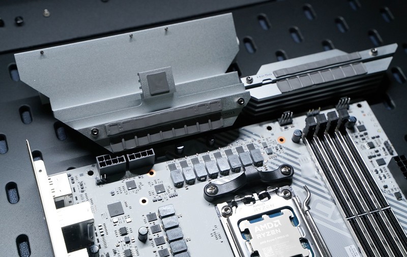 R9 9950X3D好座驾 七彩虹CVN X870 ARK FROZEN V14评测