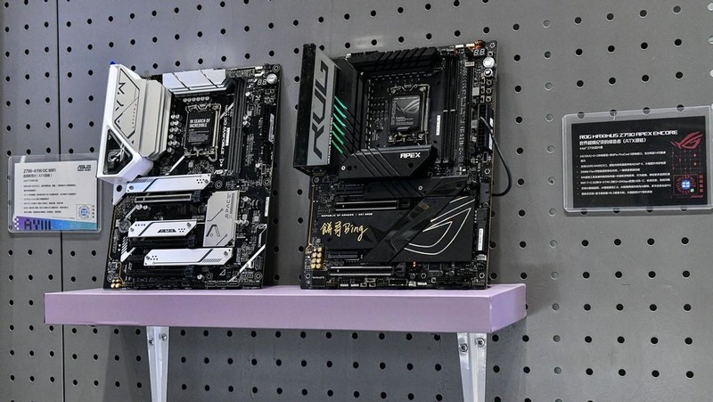 华硕主板超频秀 BW2024人气打卡点