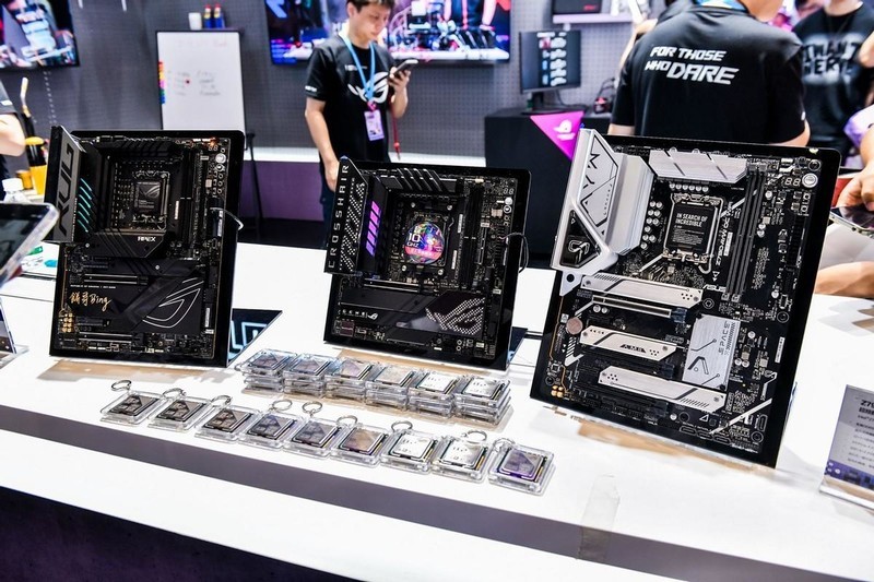 华硕主板超频秀 BW2024人气打卡点