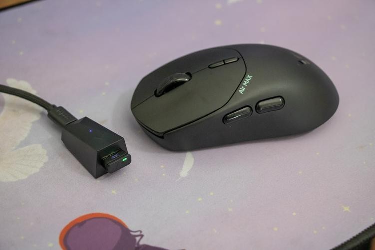 原相3950引擎、极致轻量化也能持久，电竞鼠标新卷王！