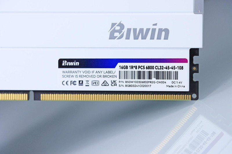 这就是高频内存！佰维 DW100 DDR5 6800 16G*2 + 8700G 也能玩 3A 大作！