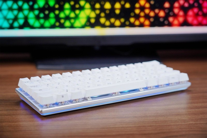 纯白机身、高简配列，美商海盗船K70 PRO MINI机械键盘给你所想