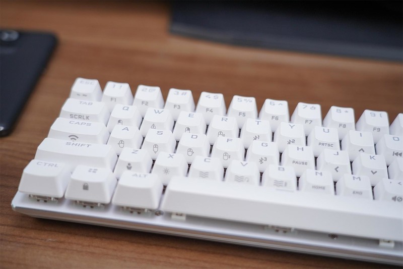 纯白机身、高简配列，美商海盗船K70 PRO MINI机械键盘给你所想