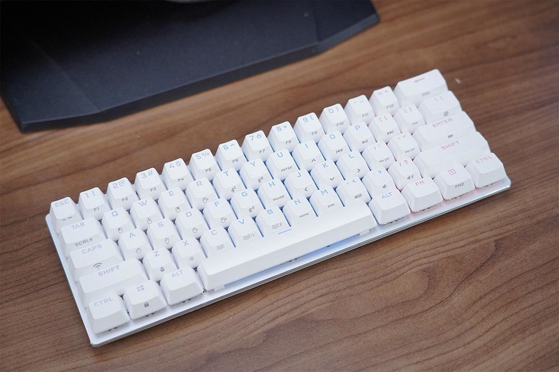 纯白机身、高简配列，美商海盗船K70 PRO MINI机械键盘给你所想