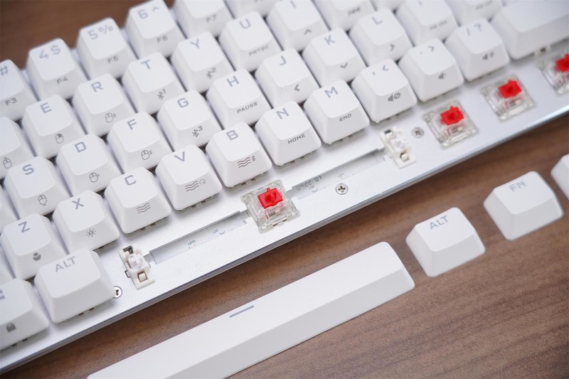 纯白机身、高简配列，美商海盗船K70 PRO MINI机械键盘给你所想