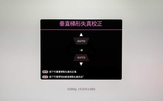 明基新款多人会议商用投影仪：MH560高亮高清画面呈现