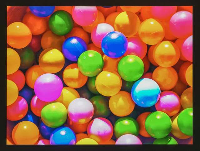 明基新款多人会议商用投影仪：MH560高亮高清画面呈现