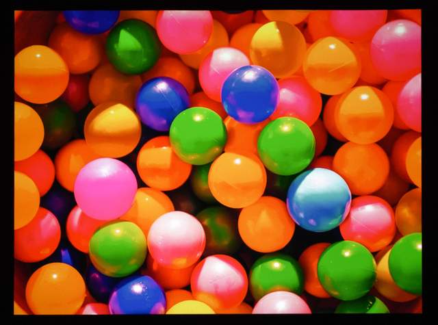 明基新款多人会议商用投影仪：MH560高亮高清画面呈现