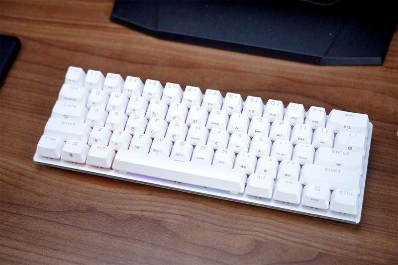 纯白机身、高简配列，美商海盗船K70 PRO MINI机械键盘给你所想