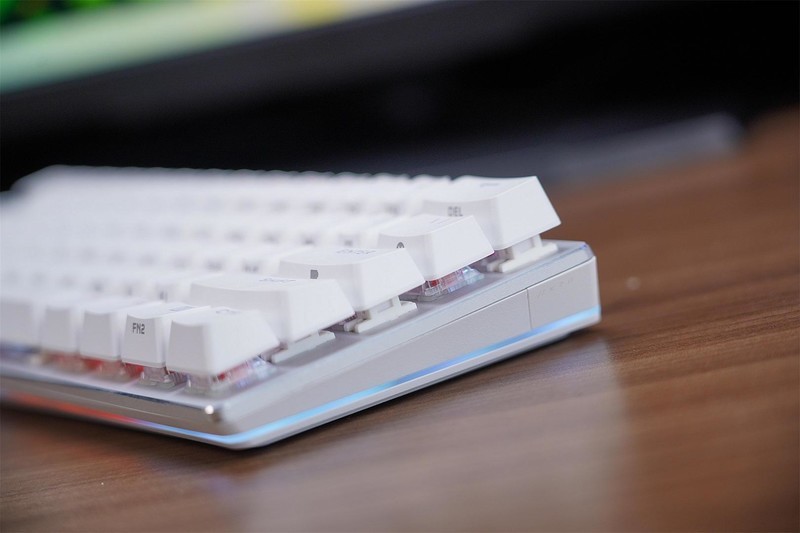 纯白机身、高简配列，美商海盗船K70 PRO MINI机械键盘给你所想