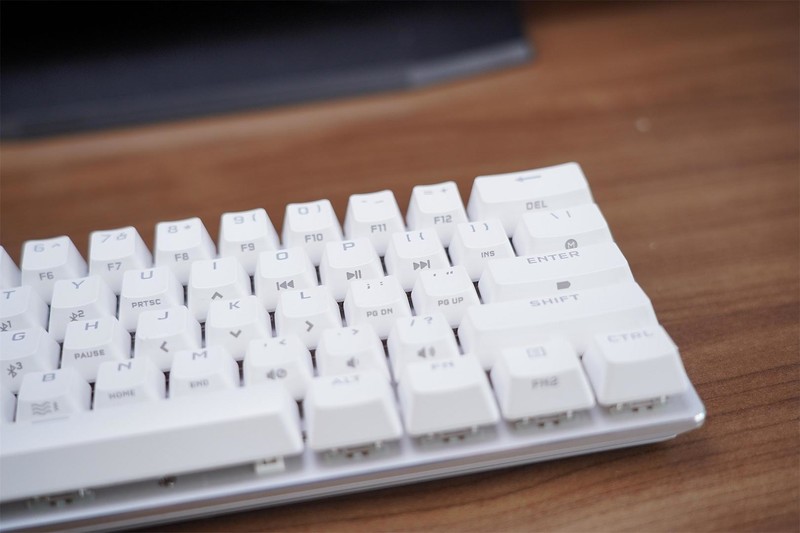 纯白机身、高简配列，美商海盗船K70 PRO MINI机械键盘给你所想