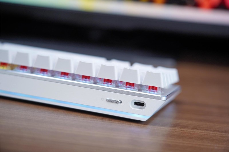 纯白机身、高简配列，美商海盗船K70 PRO MINI机械键盘给你所想