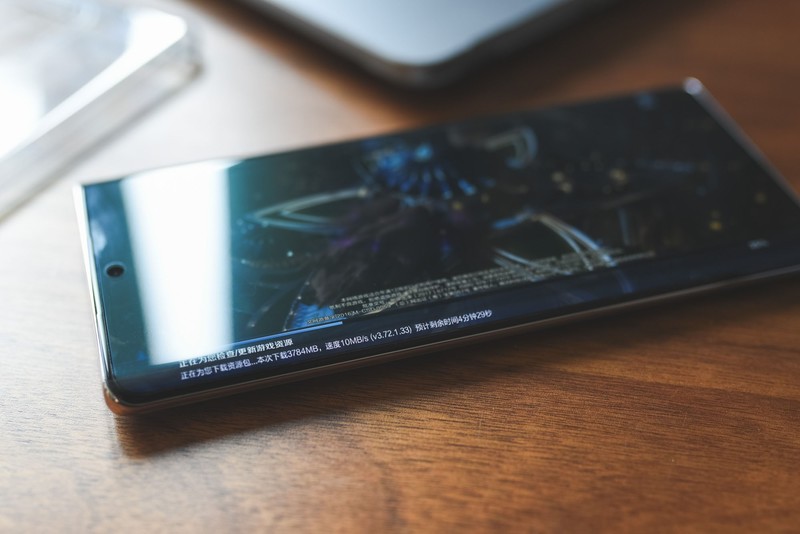 刷新两千元基准线，荣耀60 SE：高刷双曲屏、超级快充、Vlog相机