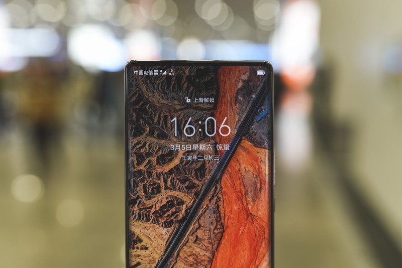 刷新两千元基准线，荣耀60 SE：高刷双曲屏、超级快充、Vlog相机