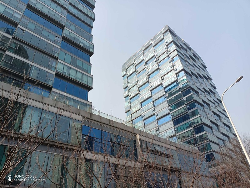 刷新两千元基准线，荣耀60 SE：高刷双曲屏、超级快充、Vlog相机