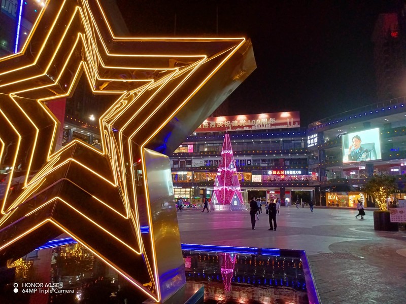 刷新两千元基准线，荣耀60 SE：高刷双曲屏、超级快充、Vlog相机