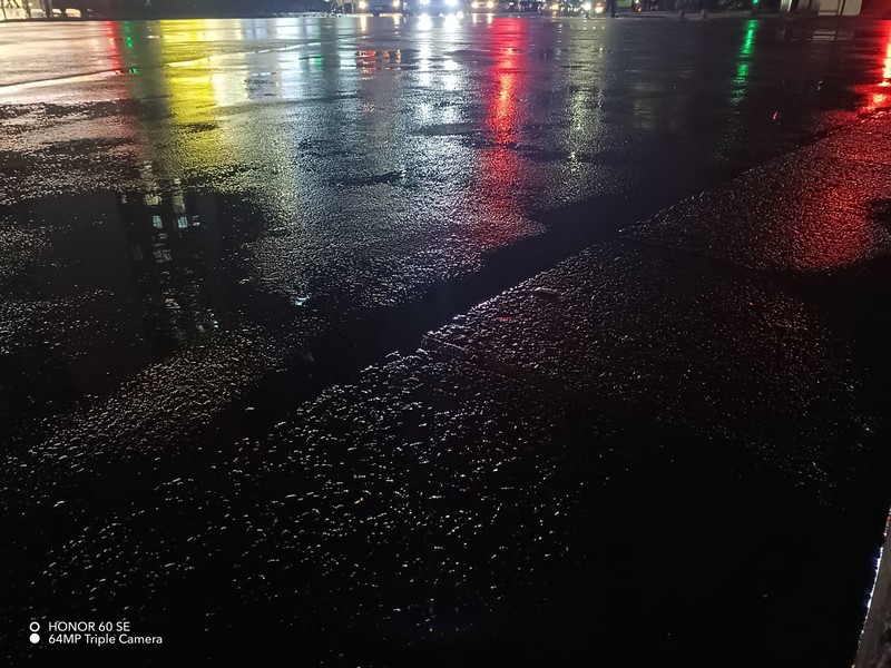 刷新两千元基准线，荣耀60 SE：高刷双曲屏、超级快充、Vlog相机