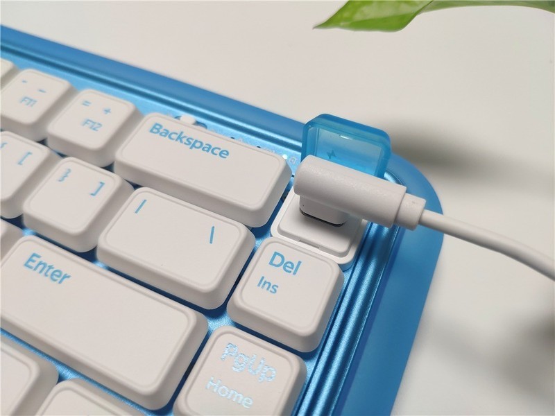 告别枯燥，拥抱舒适！杜伽 S230 正青春无线机械键盘，让你的生活更加精彩！