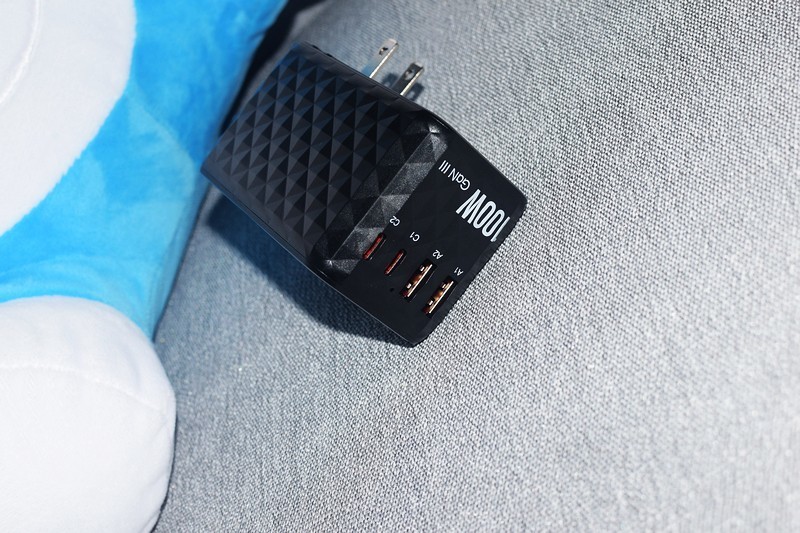 威宝GaN电源适配器100W：未来科技与高效能的完美结合