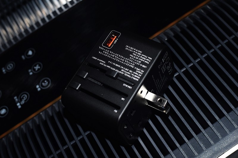 国际旅行的充电利器 威宝65W氮化镓插座转换器