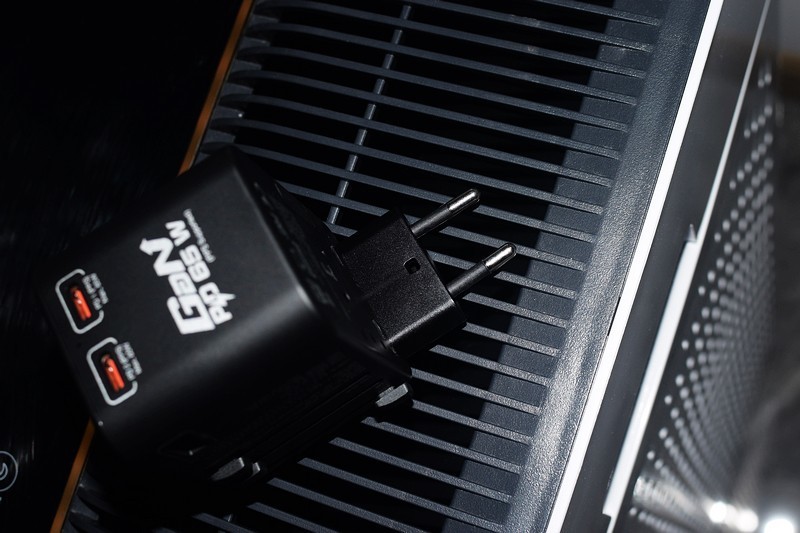 国际旅行的充电利器 威宝65W氮化镓插座转换器