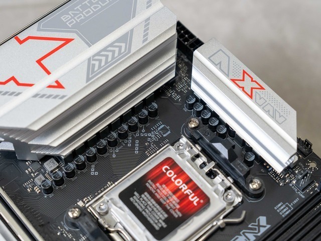 800就能搞定9800X3D，七彩虹B850M-PLUS黑刃主板测评