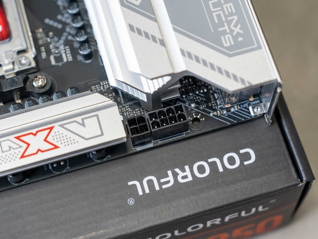 800就能搞定9800X3D，七彩虹B850M-PLUS黑刃主板测评