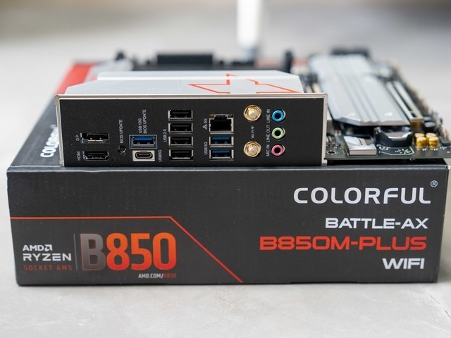 800就能搞定9800X3D，七彩虹B850M-PLUS黑刃主板测评