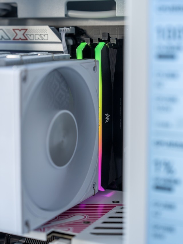 800就能搞定9800X3D，七彩虹B850M-PLUS黑刃主板测评