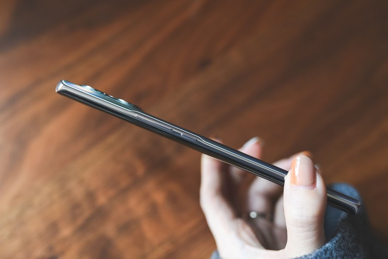 刷新两千元基准线，荣耀60 SE：高刷双曲屏、超级快充、Vlog相机