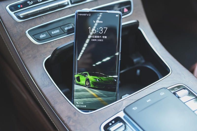 刷新两千元基准线，荣耀60 SE：高刷双曲屏、超级快充、Vlog相机