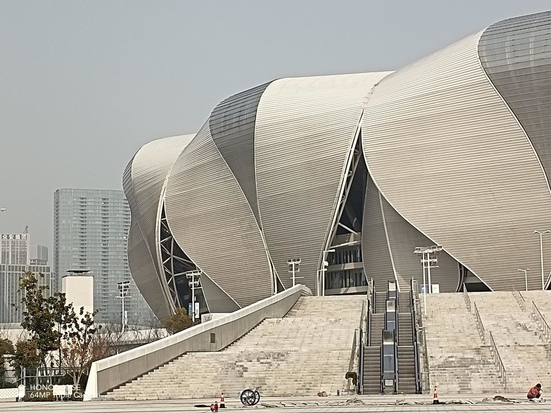 刷新两千元基准线，荣耀60 SE：高刷双曲屏、超级快充、Vlog相机