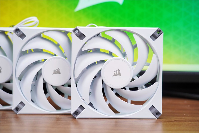 高颜值、高性能，选择无光风扇，美商海盗船AF ELITE系列值得关注