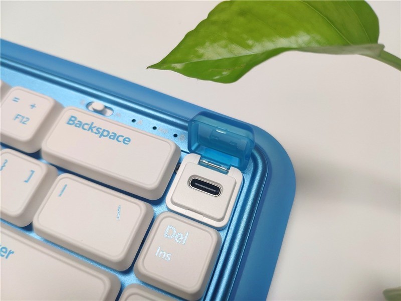 告别枯燥，拥抱舒适！杜伽 S230 正青春无线机械键盘，让你的生活更加精彩！