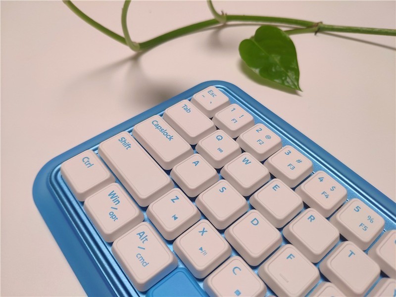 告别枯燥，拥抱舒适！杜伽 S230 正青春无线机械键盘，让你的生活更加精彩！