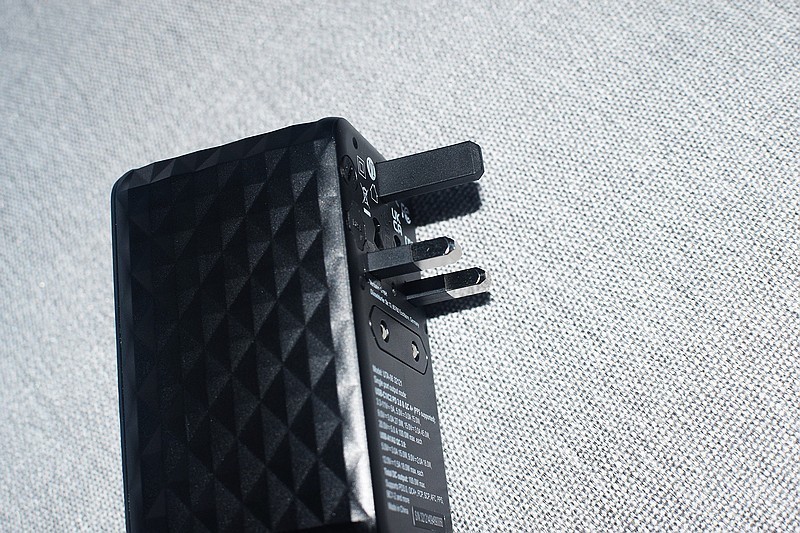 威宝GaN电源适配器100W：未来科技与高效能的完美结合