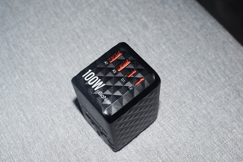 威宝GaN电源适配器100W：未来科技与高效能的完美结合