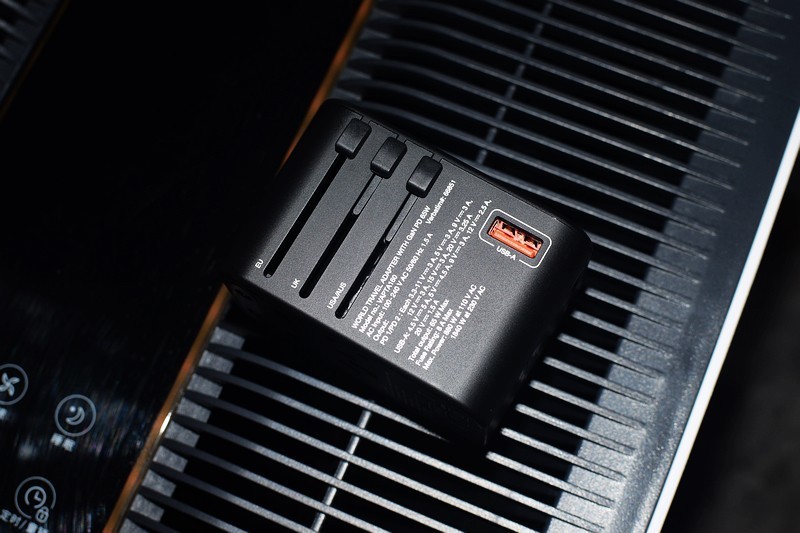 国际旅行的充电利器 威宝65W氮化镓插座转换器