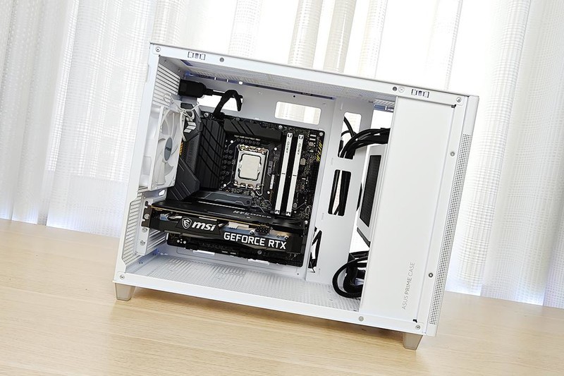 把电脑机箱从“直男风”换成“小清新”，一样的配置不一样的感觉