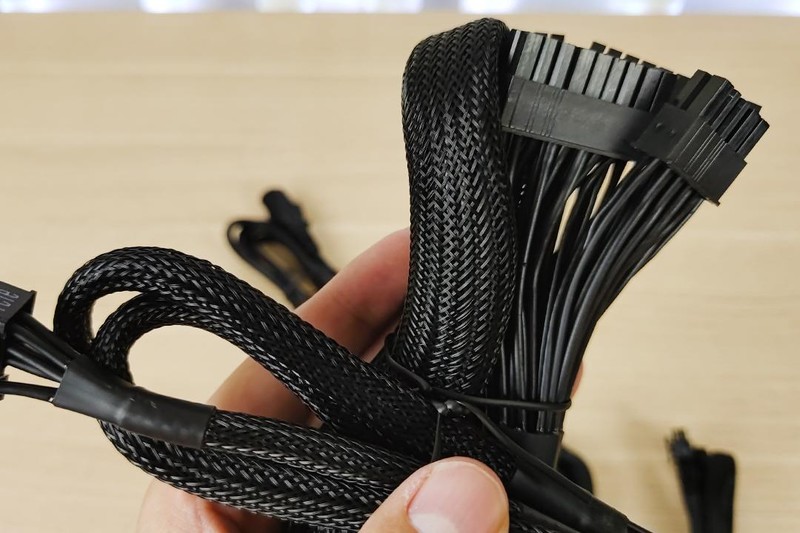 把电脑机箱从“直男风”换成“小清新”，一样的配置不一样的感觉