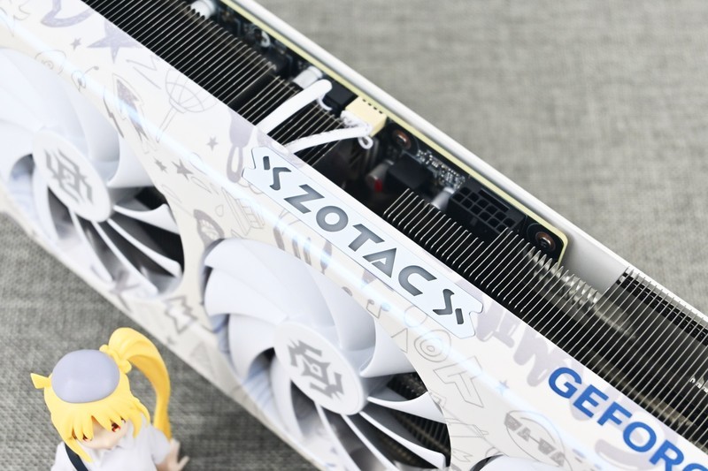 索泰RTX4070 SUPER X-GAMING欧泊白显卡试玩：2K+240hz游戏伙伴