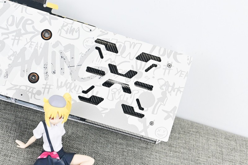 索泰RTX4070 SUPER X-GAMING欧泊白显卡试玩：2K+240hz游戏伙伴