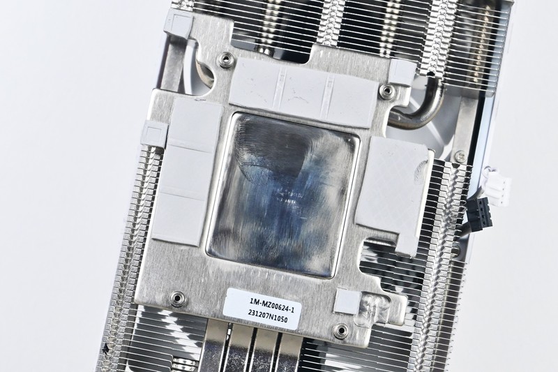 索泰RTX4070 SUPER X-GAMING欧泊白显卡试玩：2K+240hz游戏伙伴