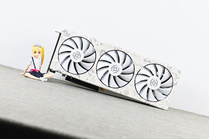 索泰RTX4070 SUPER X-GAMING欧泊白显卡试玩：2K+240hz游戏伙伴