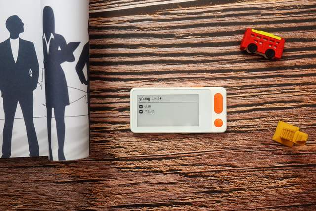 真人专业发音?背记单词神器——好学多单词宝S2体验