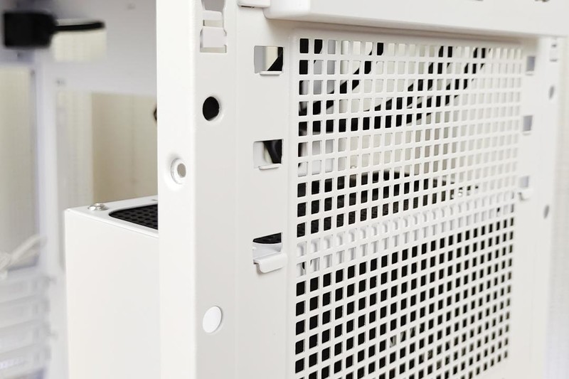 把电脑机箱从“直男风”换成“小清新”，一样的配置不一样的感觉