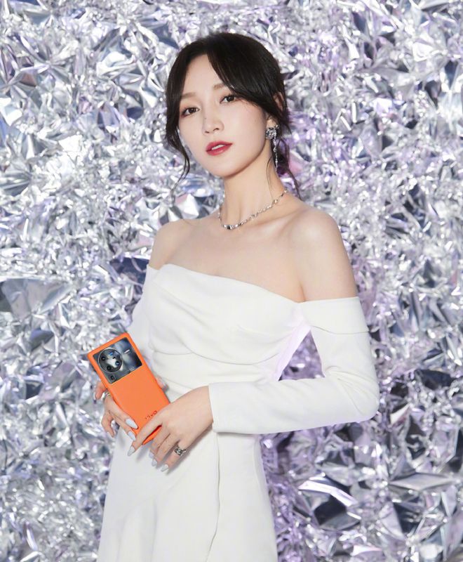 vivo X90高端成了？高管：信心强大，可以缩小与苹果的份额差距