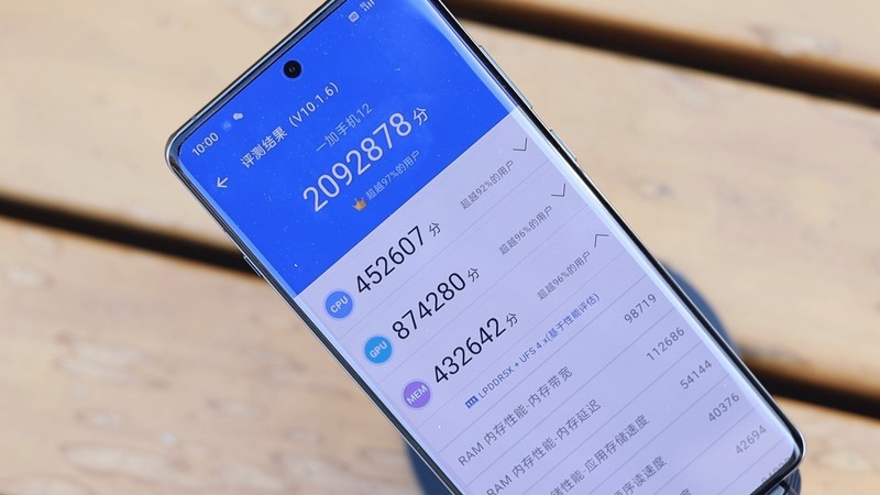 入手用上了心心念的一加12，才明白：为什么这款手机越用越香了？